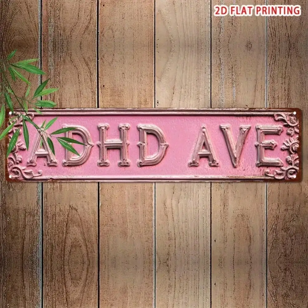 Letrero metálico retro vintage 'ADHD AVE' – Decoración de pared plana 2D de color rosa para zona rock, bar, garaje y más | Artículos Decorativos para el Hogar y las Fiestas