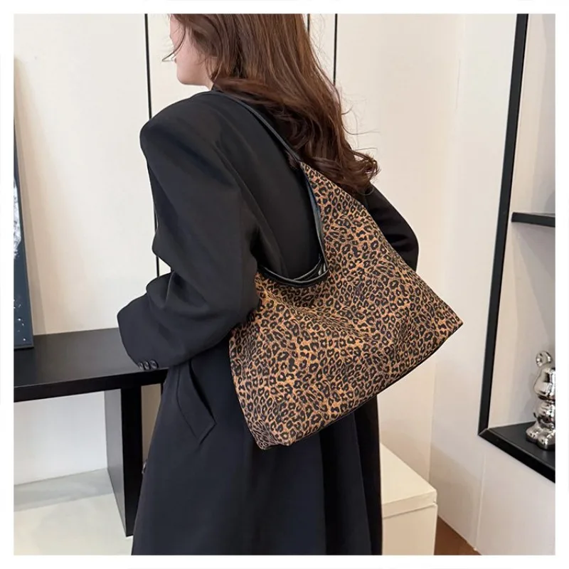 

Кожаная сумка-кроссбоди для женщин, люксовая дизайнерская винтажная сумка большой вместимости, минималистичная, уникального дизайна, сумка для подгузников