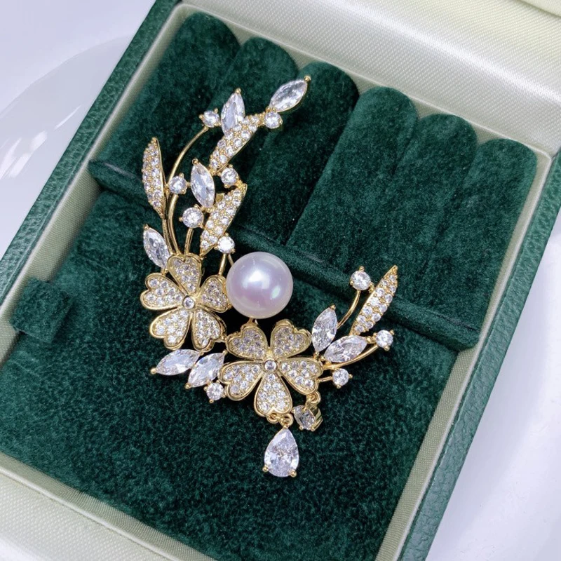 

MeibaPJ 9-10mm Natural White Semiround Pearl Flower Brooch Fashion Sweater Jewelry for Women