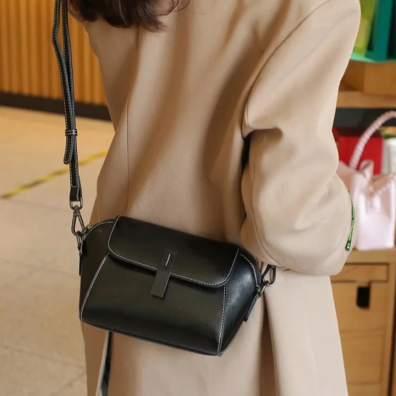 

Fashionable Leather Crossbody Small Bag for Women Versatile Shoulder Shell Handbag Casual Phone Carrier
