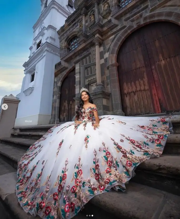 Vestido de princesa de quinceañera con hombros descubiertos, tren de la catedral brillante, apliques florales, vestido de graduación dulce 15 DE xv años