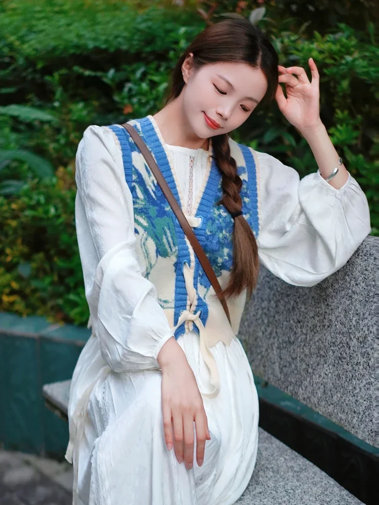 เสื้อกันหนาวลูกไม้ขึ้นเสื้อกั๊กผู้หญิงคอวี Paneled Cropped เสื้อถักวินเทจวรรณกรรมสไตล์ฝรั่งเศสความงามนุ่มทุกวันЖри