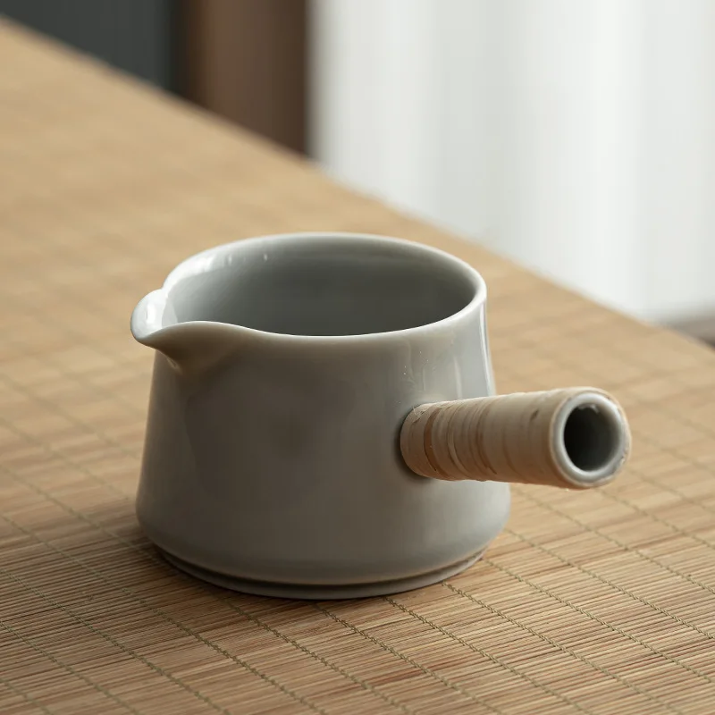 Rattan Side Handle Fair Cup Gong Dao Bei Japanese Style Ice Gray Smoky Glaze Large Size Ceramic Tea Pitcher Pot Utensils