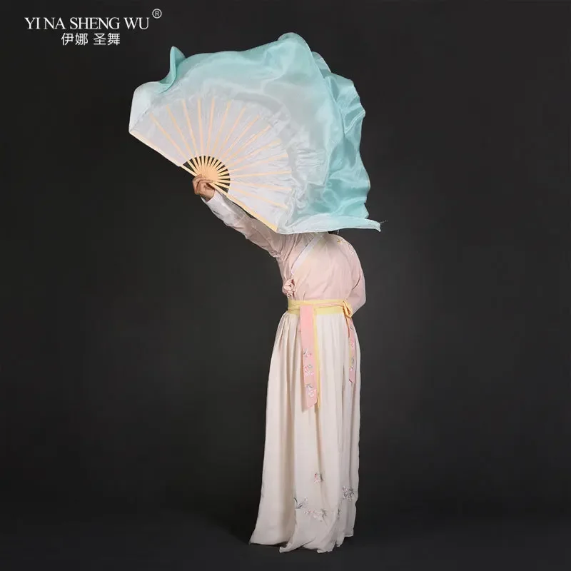 中国民俗グリーングラデーションカラーシルクファン、ダンスパフォーマンス用、竹骨ロングハンドベリーファン、ベール付きステージショー小道具