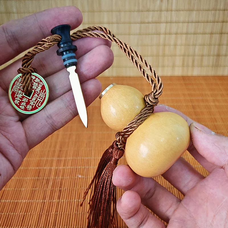 

Creative Decorative Keychain Lucky Talisman Sword Gourd Lightning Strike Pattern Gourd Hand Handle Ornament Home Accessories