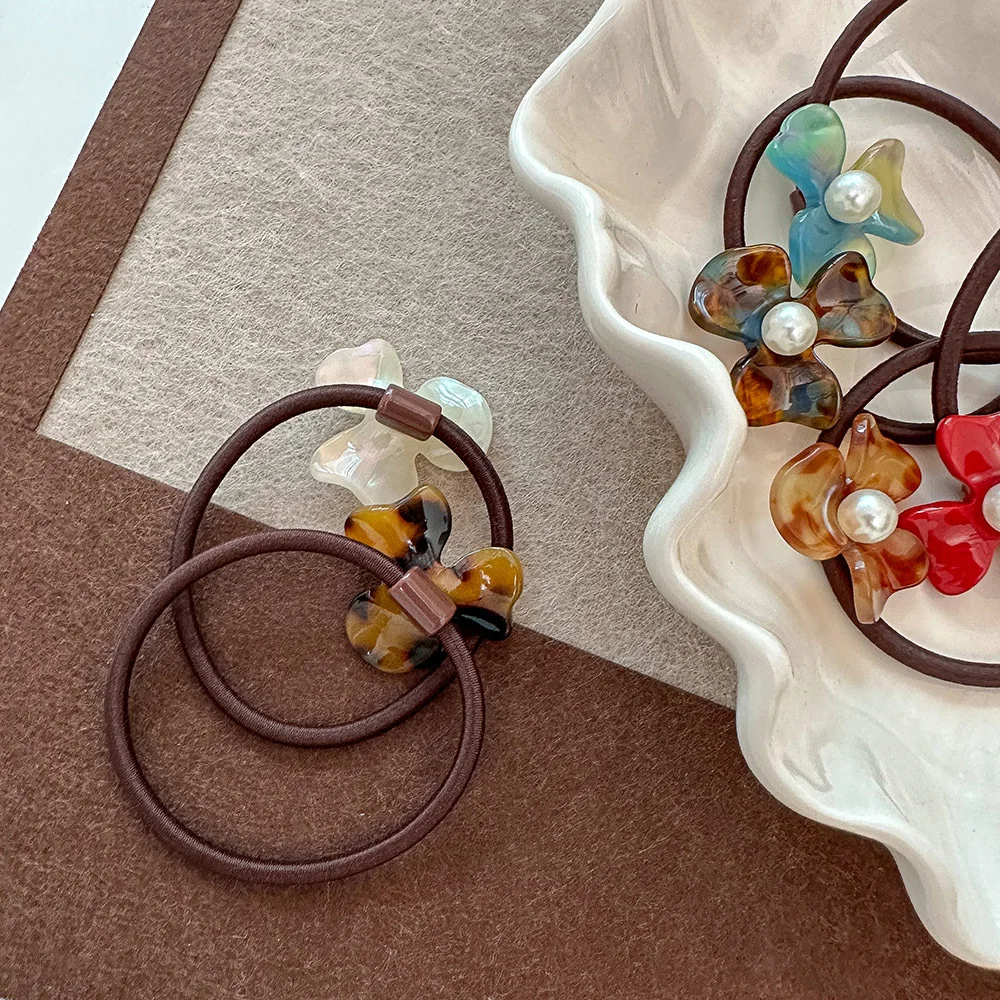 ربطة شعر أنيقة على شكل زهرة خلات ممتازة من أجل ذيل حصان منخفض عنابي