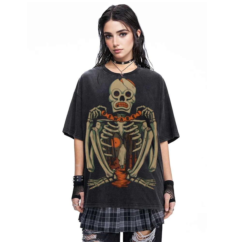 

Women's Vintage Black T-Shirt with Spooky Skull Graphic, Gothic Streetwear, Oversized Top for Halloween Dark Fashion Enthusiasts