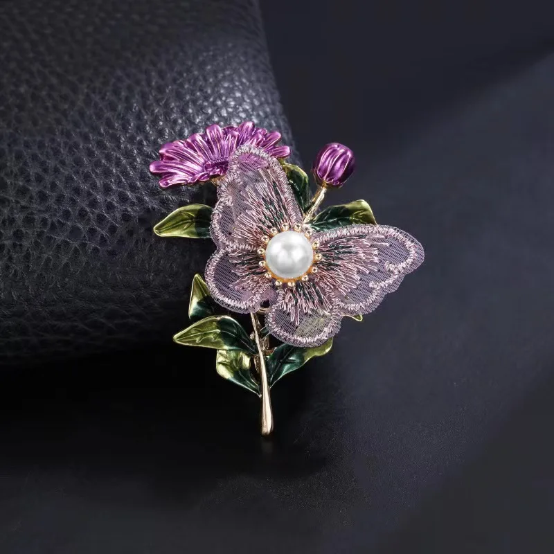 

Female style new high-end flower corsage pin brooch retro high-end temperament elegant and generous accessories design sense
