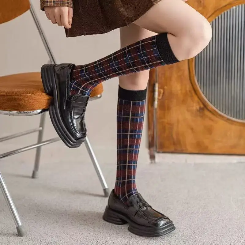 Vintage Money Style Checkered Slimming Mid-Calf Socks for Women – Retro Modern Ankle Socks with Classic Pattern