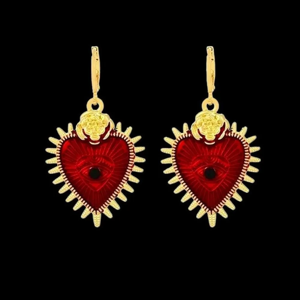 Neo-Gothic Darkly Style Devil's Eye Red Heart-shaped Gold Color Thorn Dangle Earrings for Woman Designer Jewelry Accessory Gifts