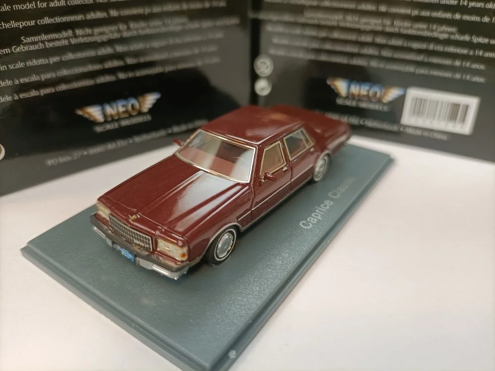 Neo 1:87 Caprice Classic Vintage Car Simulation Limited Edition Resin Metal Static Car Model Toy Gift