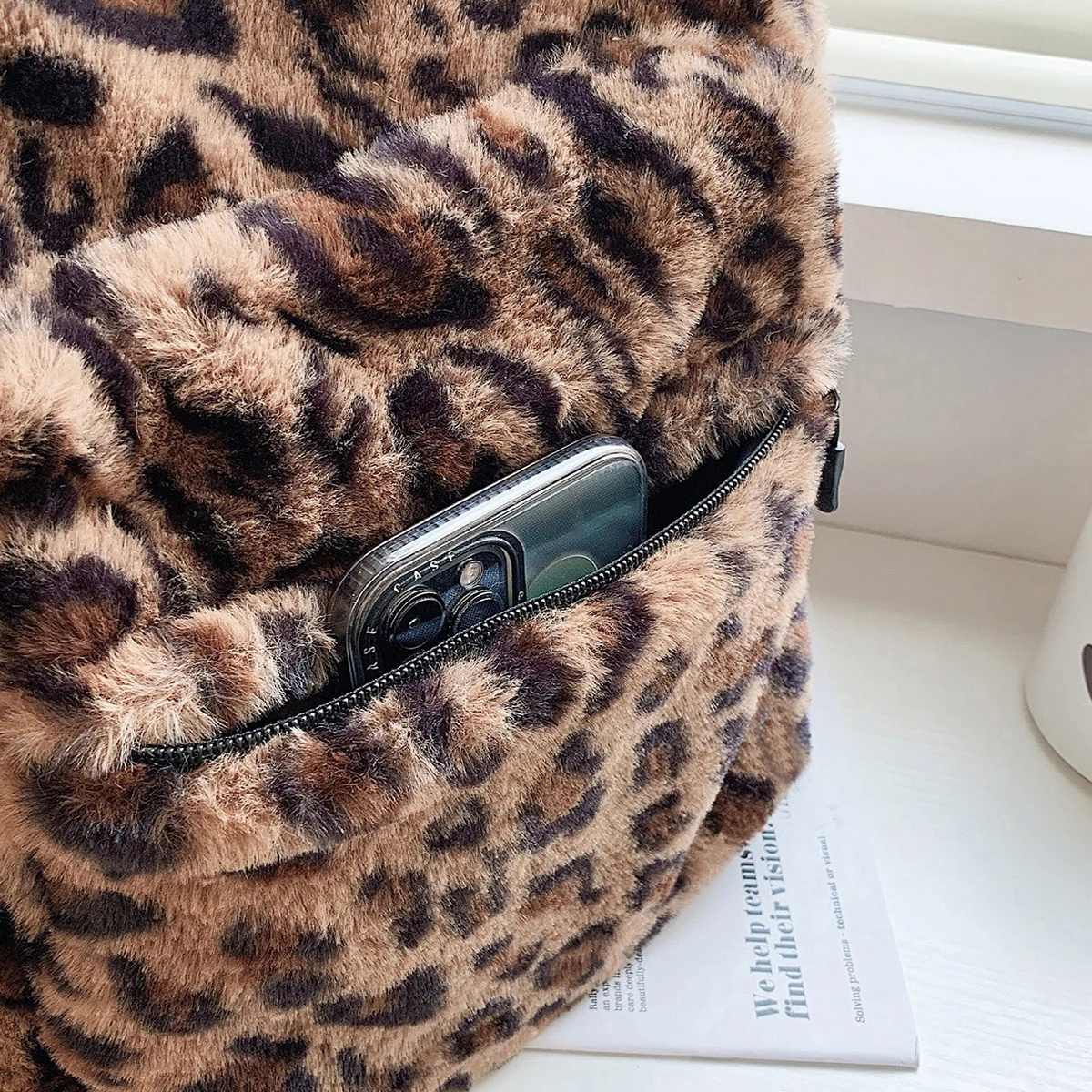 Ransel Wanita Mewah Motif Leopard Cokelat Pola Multi Kantong Kapasitas Besar Bahan Plush Ritsleting Tali Dapat Disesuaikan untuk Perjalanan