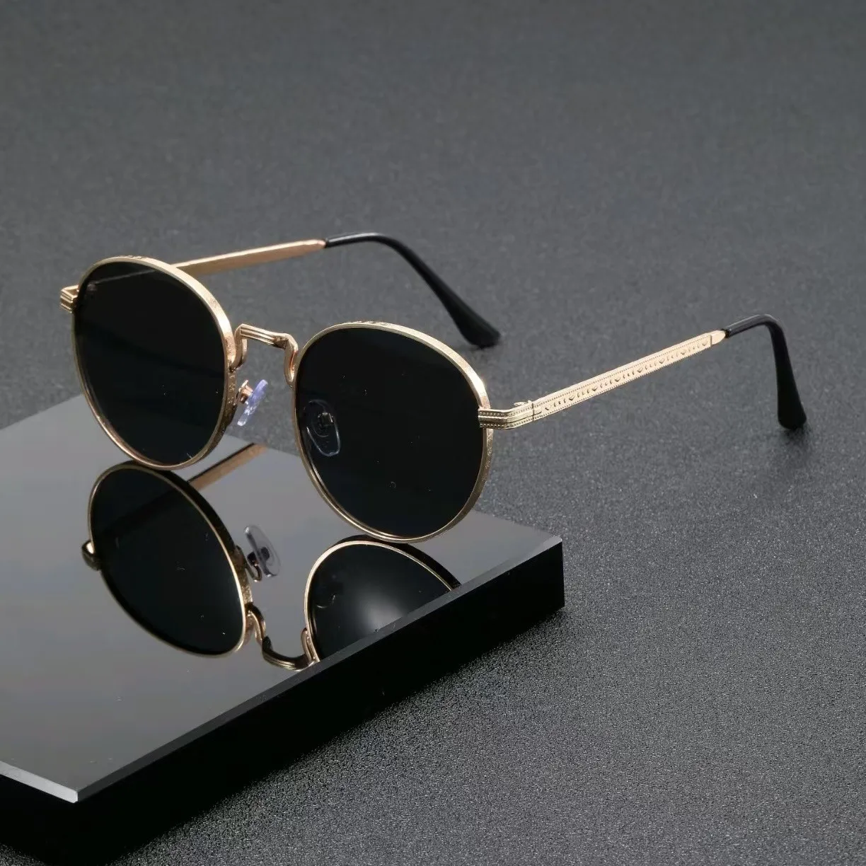 Fashion Classic Round Sunglasses Men Women Vintage Metal Outdoor Driving Sun Glasses Luxury Design Eyelasses Accessories view 4