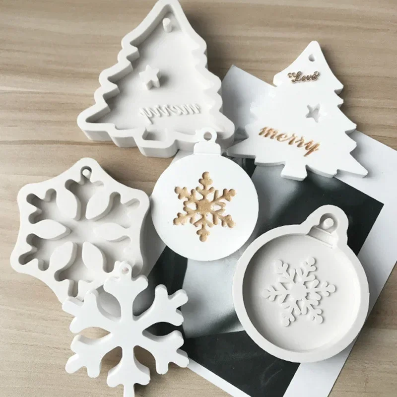 1 Pcs Christmas Tree Elk Snowflake Silicone Mold DIY Aromatherapy Wax Gypsum Plaster Casting Mould Car Pendant Craft Decor