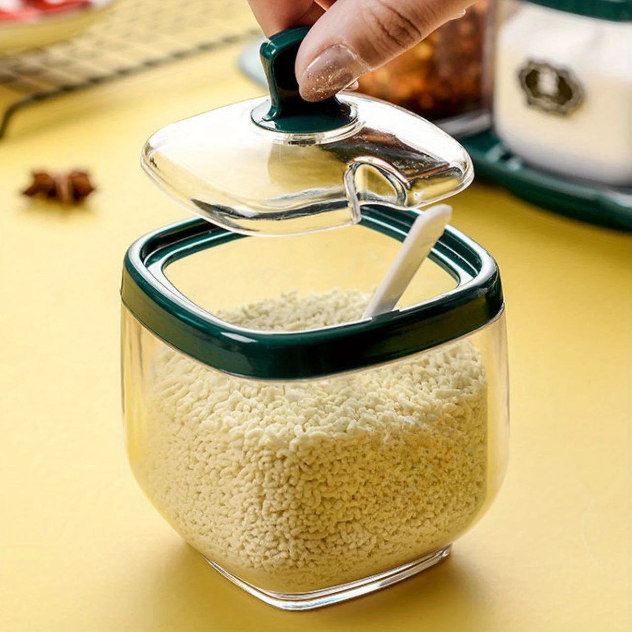 Kitchen Light Luxury Salt and Seasoning Box Set - Plastic Seasoning Bottle and Salt Shaker Combination