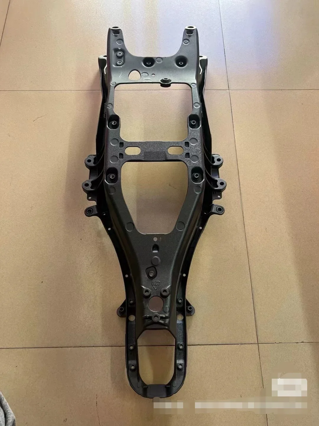

Novo 15-23 para subquadro Yamaha YZF-R1. Peças originais da cremalheira traseira
