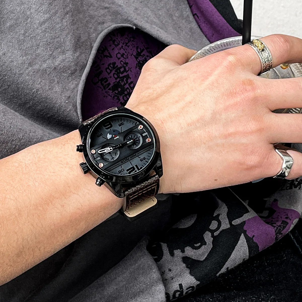 

CILOA Новые мужские спортивные модные водонепроницаемые кварцевые часы с двойным дисплеем и большим циферблатом