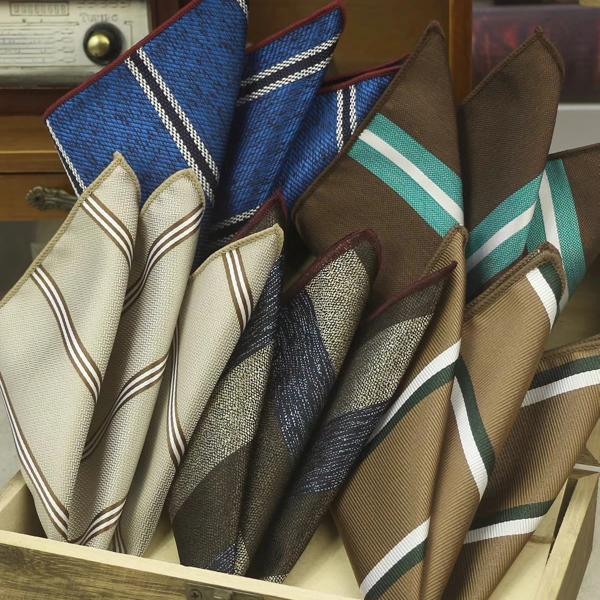 23CM New Trendy Striped Pocket Square Luxury Mens White Dots Polyester Woven Handkerchief Wedding Groom Tuxedo Accessories Hanky