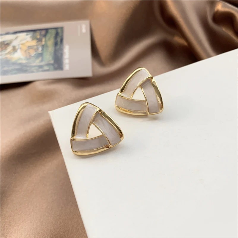 Pearlescent Pink Enamel Oil Triangle Stud Earrings for Women Fashion Porcelain White Purple Hollow Twist Geometry Simple Jewelry