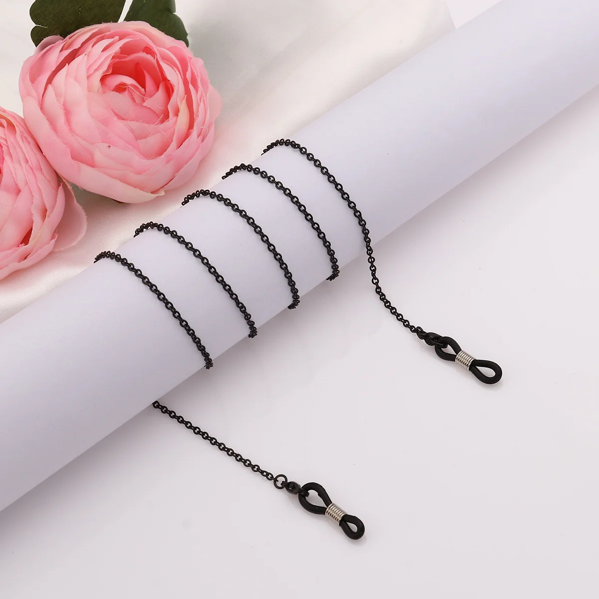 

Eyeglasses Chain 79Cm Long Stainless Steel Plated Glasses Chain for Women Chic Rust Resistant Adjustable Design