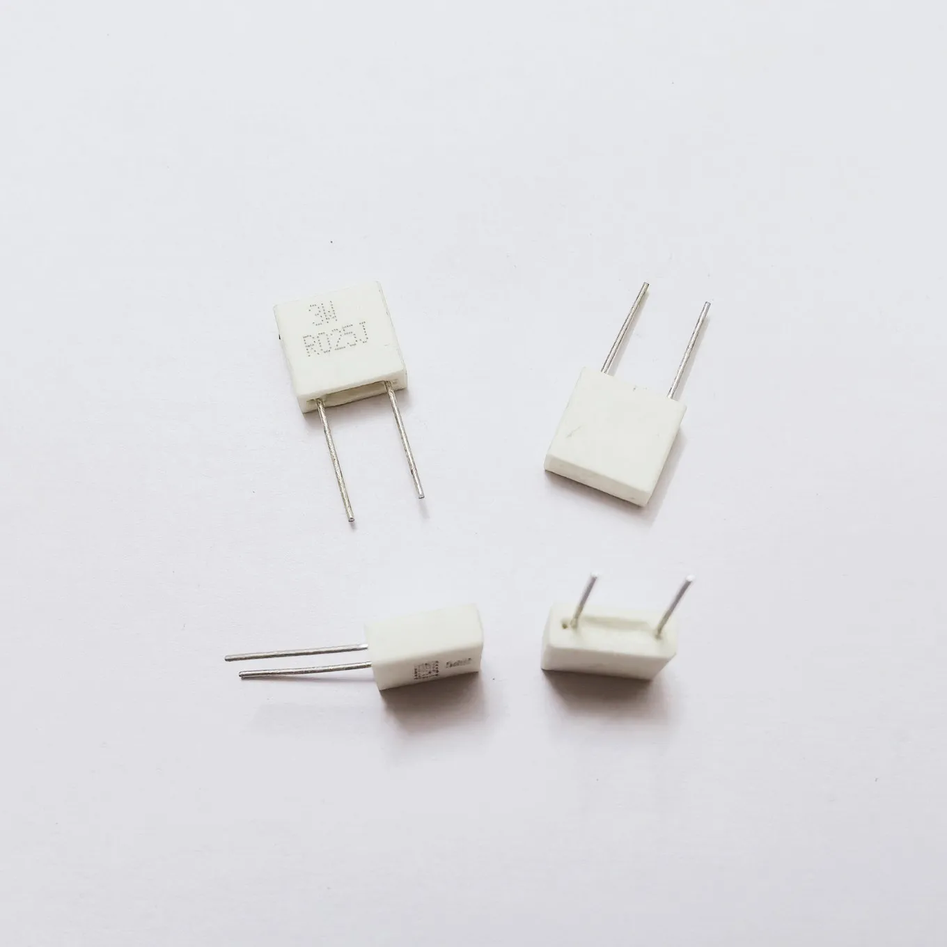 Original New 100% 3WR025J 25mR 3W 0.025R 5% cement wire wound resistor vertical frequency division ceramic resistor (Inductor)