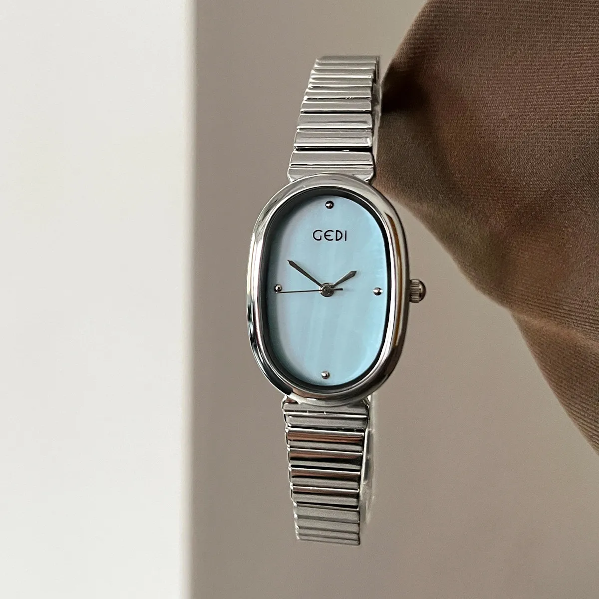 Women'S Oval Quartz WatchStylish And VersatileExquisite And Fashionable, Small And Unique Wristwatch, A Creative Gift For Women.