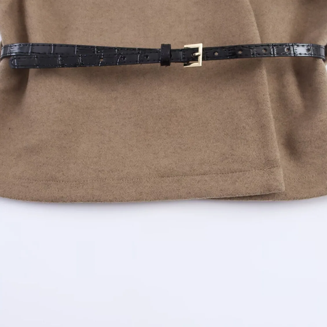 سترة ناعمة برقبة على شكل حرف V وأكمام طويلة مع حزام على الطراز الفرنسي ملابس نسائية ZA Wind Fashion ألياف البوليستر اتجاه الشارع