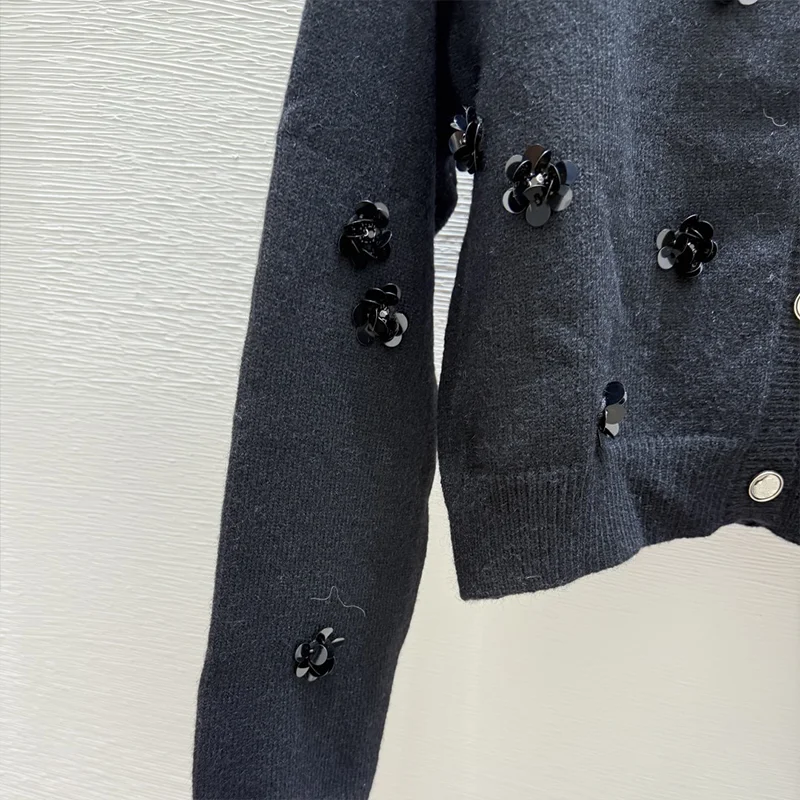 เสื้อคาร์ดิแกนผู้หญิงสไตล์เกาหลีคุณภาพสูง ประดับเลื่อมหนักและงานปักลูกปัด เสื้อสเวตเตอร์หรูหรา 251028119