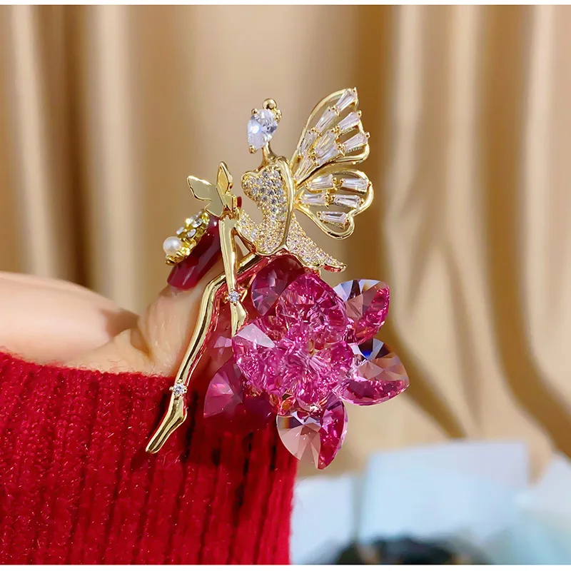 

New Chinese High-end Light Luxury Austrian Crystal Pink White Angel Wing Brooch Atmospheric Gold-plated Pin