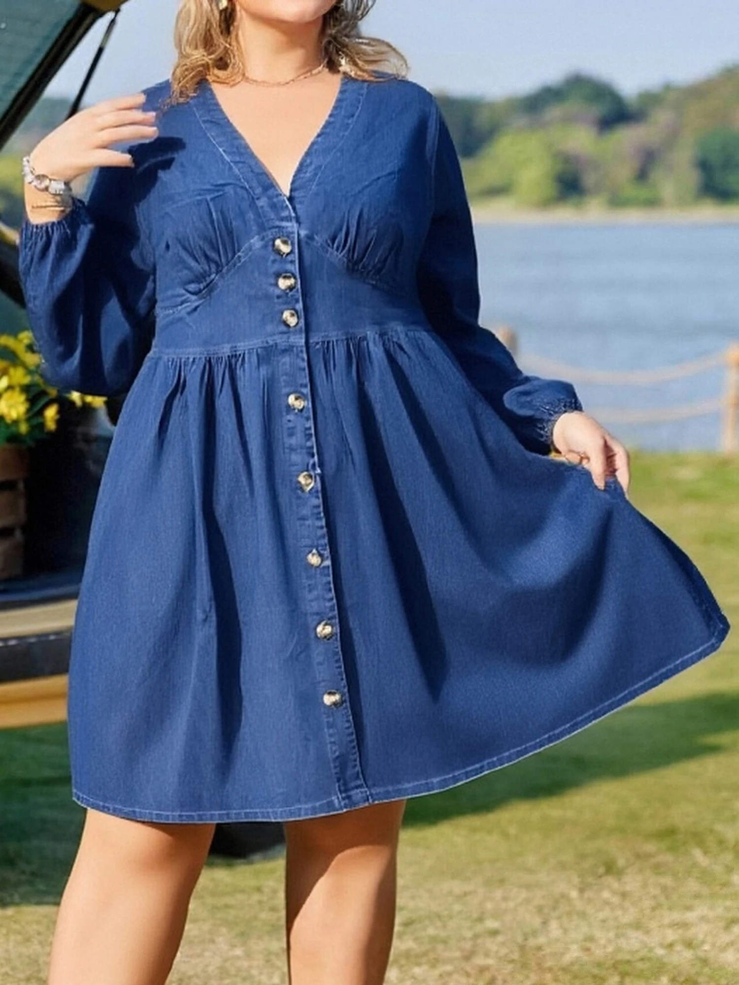 플러스 사이즈 여성 데님 셔츠 드레스, 랜턴 소매, 깊은 V넥, 솔리드 컬러, 풀 버튼 다운 디테일