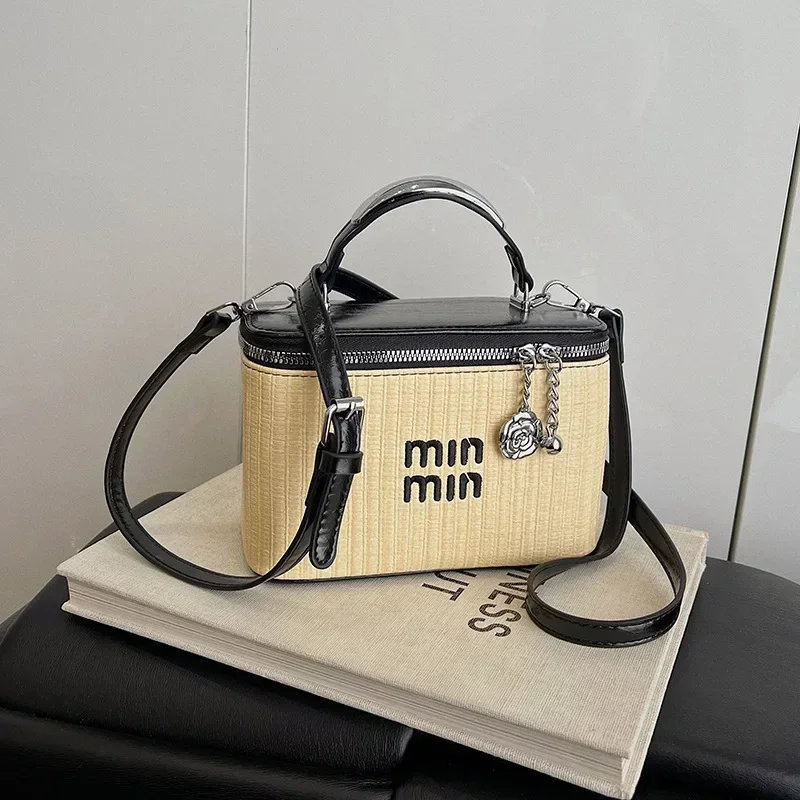 

Модная сумка через плечо в коробке 2025 года. Сумка на одно плечо из веганской кожи, универсальная для повседневного использования/работы на каждый день.