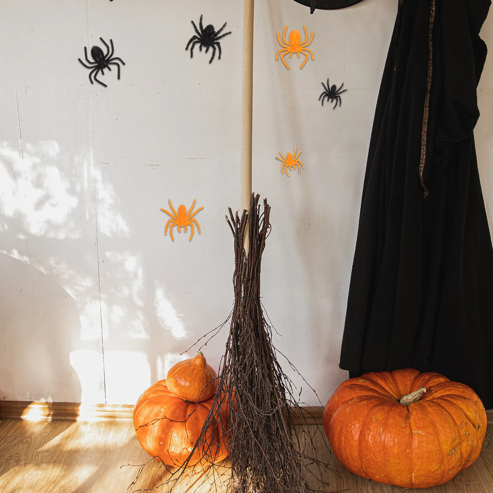 

200 шт. миниатюрных реалистичных пластиковых пауков для Хэллоуина, маленькие реквизиты для розыгрышей, искусственные пауки, реалистичные пауки