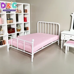 1Pc 1:12 Doll House Metal Dollhouse Bed Mini Doll Furniture Iron Frame Single Bed Mini Model Bedroom Scene Dollhouse Accessories