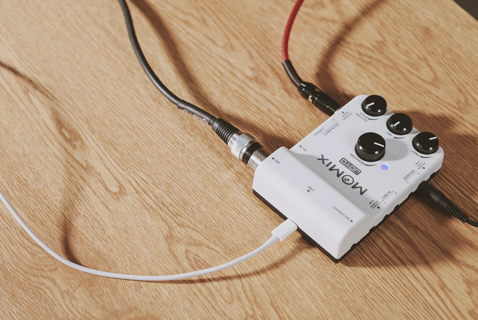 ขายด่วน MOMIX การ์ดเสียงมิกเซอร์สำหรับบันทึกเสียงโทรศัพท์มือถือและถ่ายทอดสด