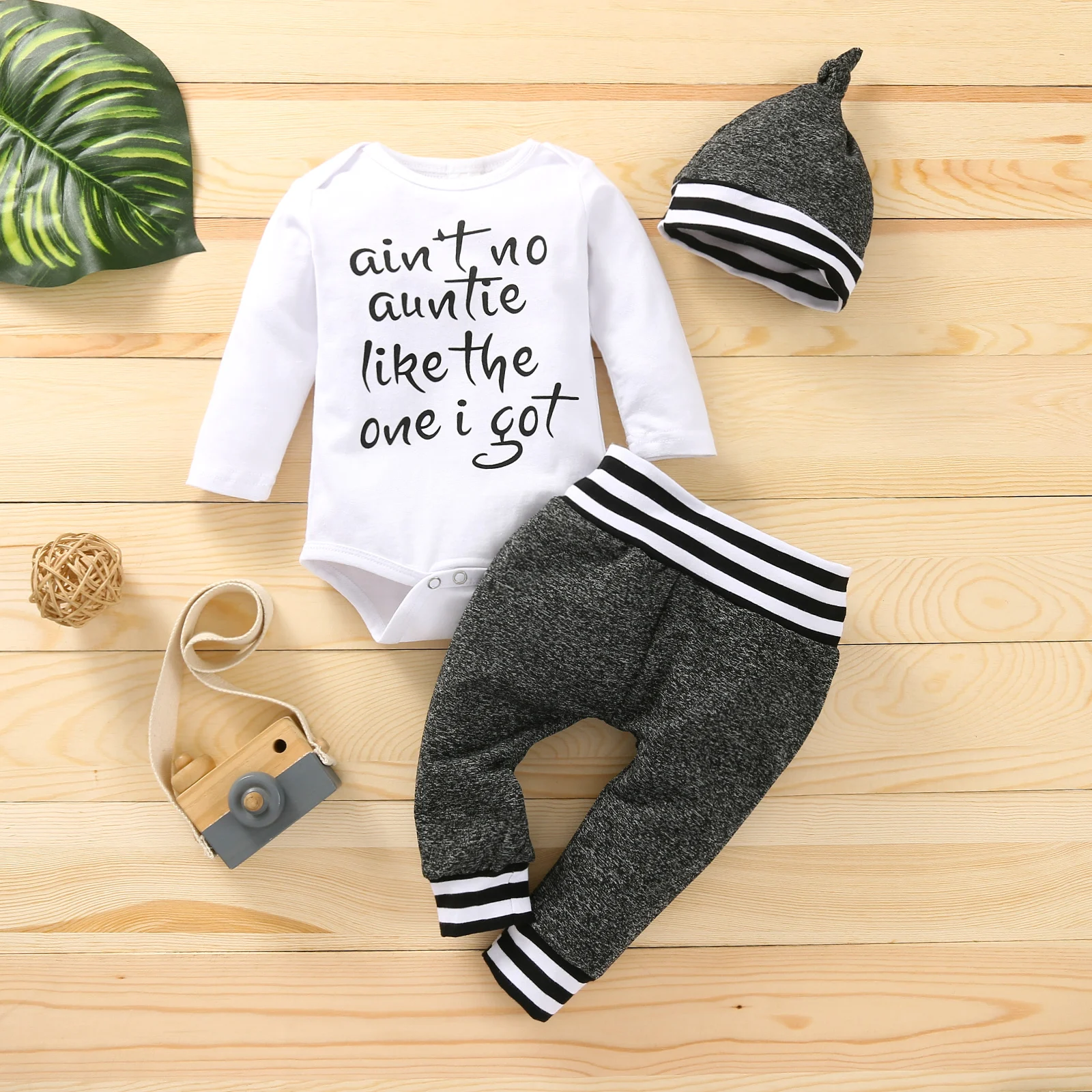 3 Pcs Infant Everyday Wear Baby Animal Print Short Sleeve Bodysuit Solid Color Leggings Beanie Hat Set for Newborns image 5