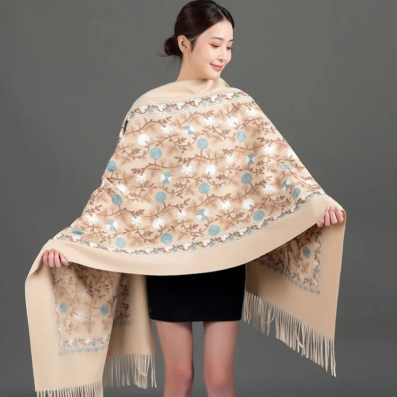 

Spring and Summer Fashion Luxury Printing Women Scarf Satin Square Shawl Elegant Headscarf Beach Sun Protection Bandana Wh93