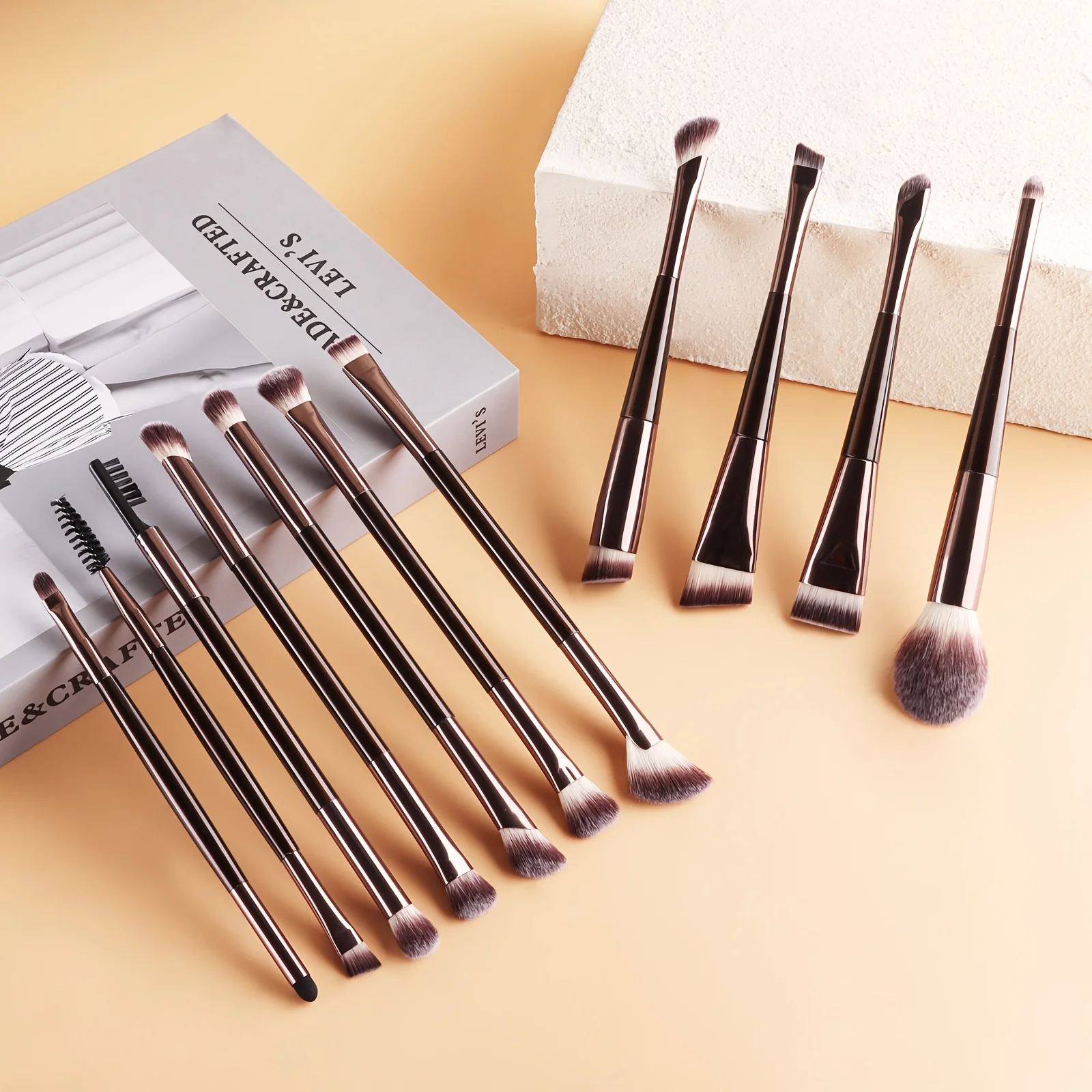 

11pcs Dual-Ended Makeup Brush Set, Featuring Brushes for Powder, Foundation, Contouring, Eyeshadow, And a Lash Comb, Providing a