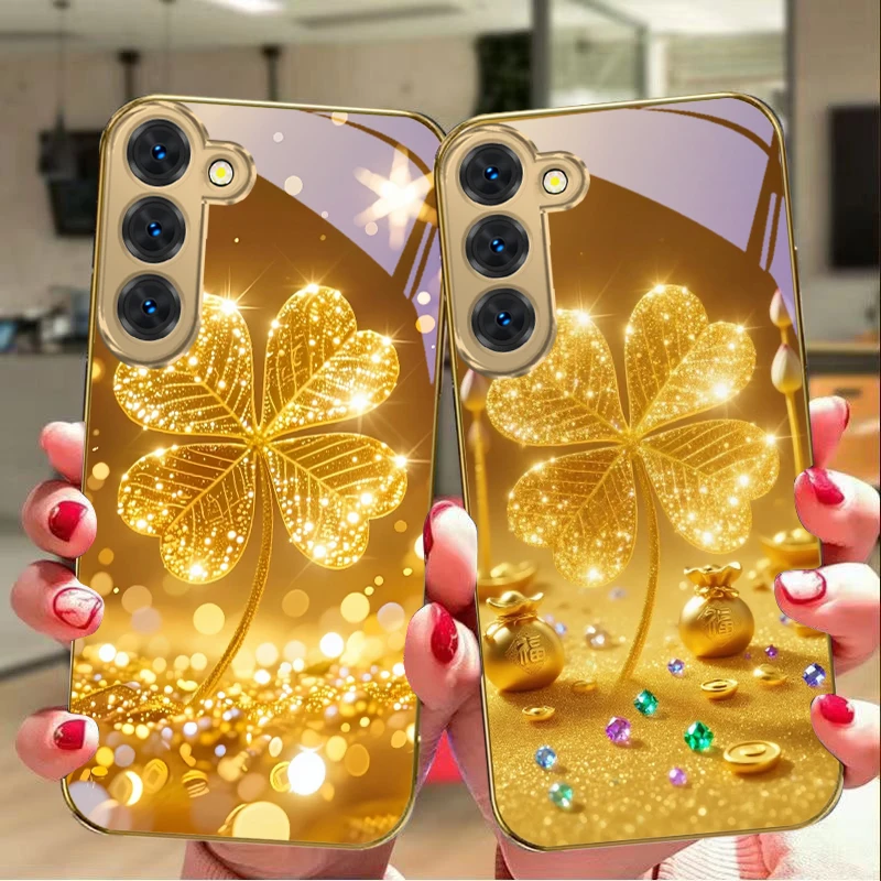 A huge golden clover For Samsung Galaxy S26 S20 FE S21Plus S22 23 Plus S24 Ultra S25 S21+ S9+ 22Plus Golden glass phone case view 4