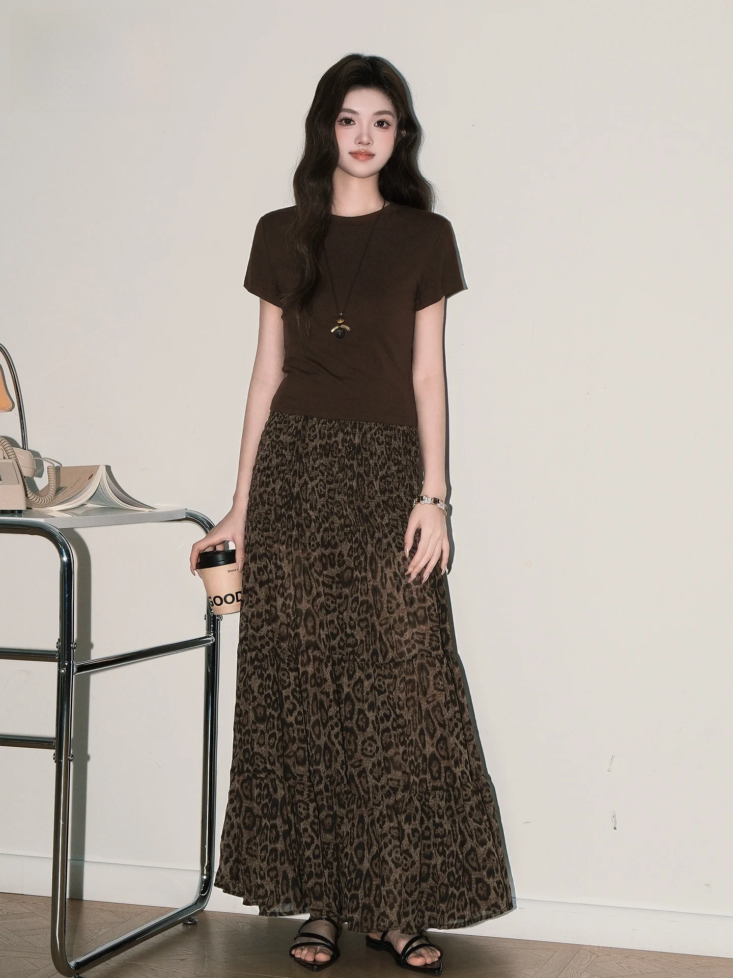 

Retro Leopard Print Sleeveless Wrap Dress Women's Fashion Set Summer Slimming Short Sleeve T-Shirt Two-Piece Set Casual Style