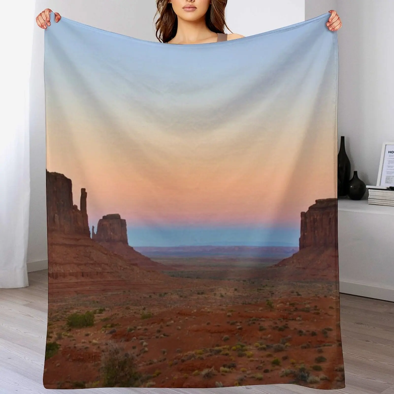 

Monument Valley, Navajo Tribal Park, Utah, Arizona Throw Blanket Stylish Decor Blanket Gift for Friends Roommate