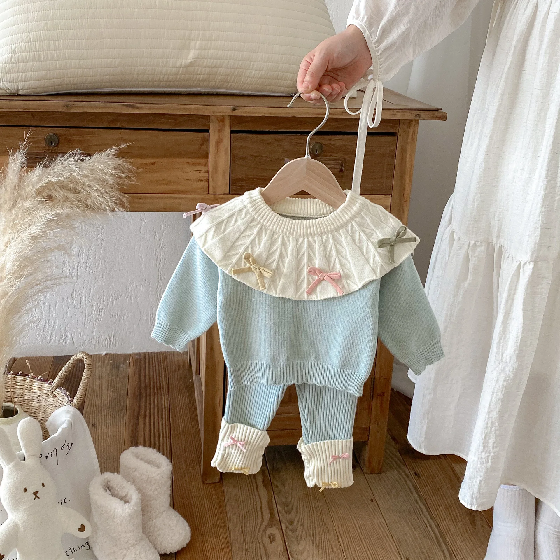 

2025 Autumn/Winter New Knitted Suit Baby Girl Doll Collar Bow Top Leggings Two-Piece Set