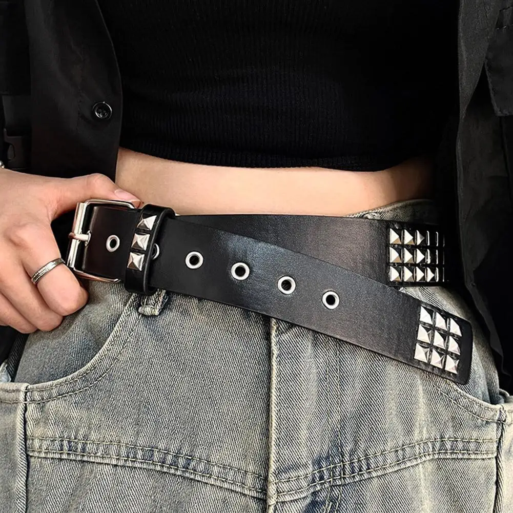 Cinto cravejado punk rock rebite cinto grommet fios cinto com pirâmide de metal brilhante para mulheres homens preto rosa branco
