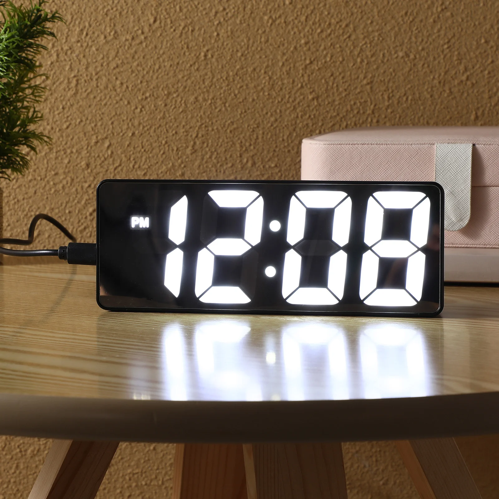 

Electronic Clock Digital LED Large Display Desk Clock for Bedroom with Clear Display and Alarm Function Desk Decor