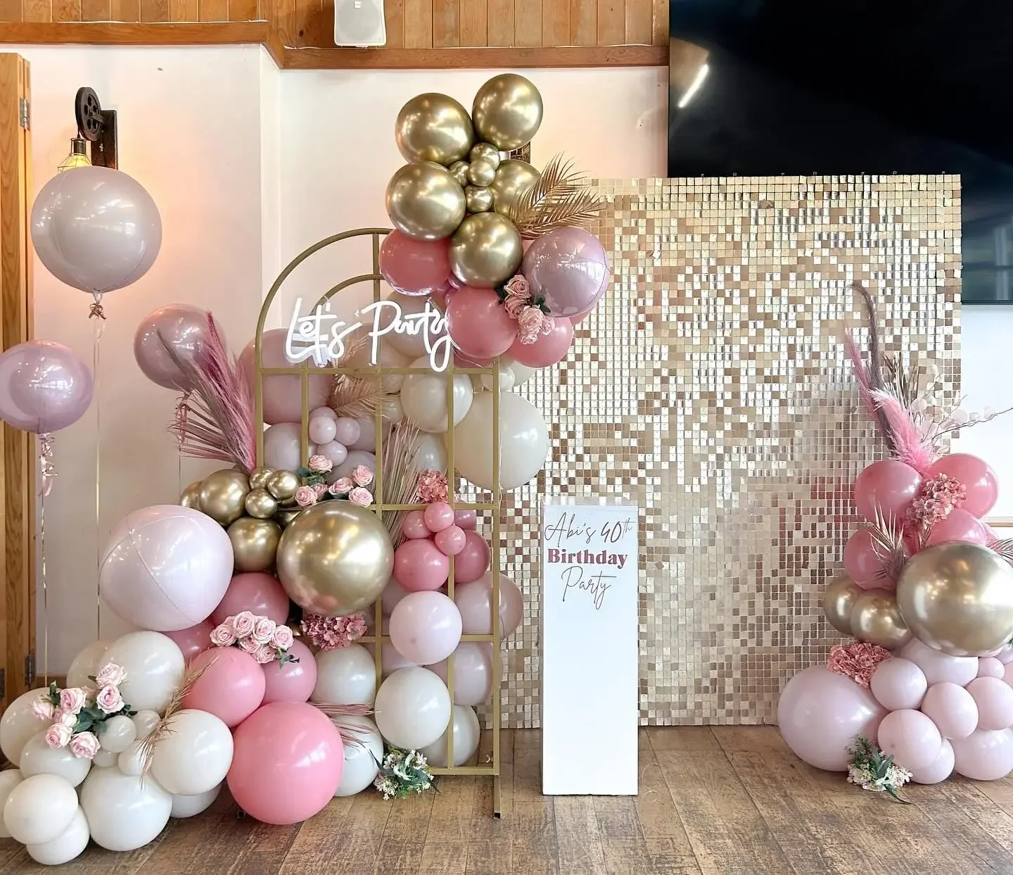 Schimmernder Wandhintergrund, Champagnergold, quadratisch, Pailletten-Wandpaneel, Hintergrunddekoration für Hochzeit, Jahrestag, Geburtstag, Party, 24-tlg – Detail 1