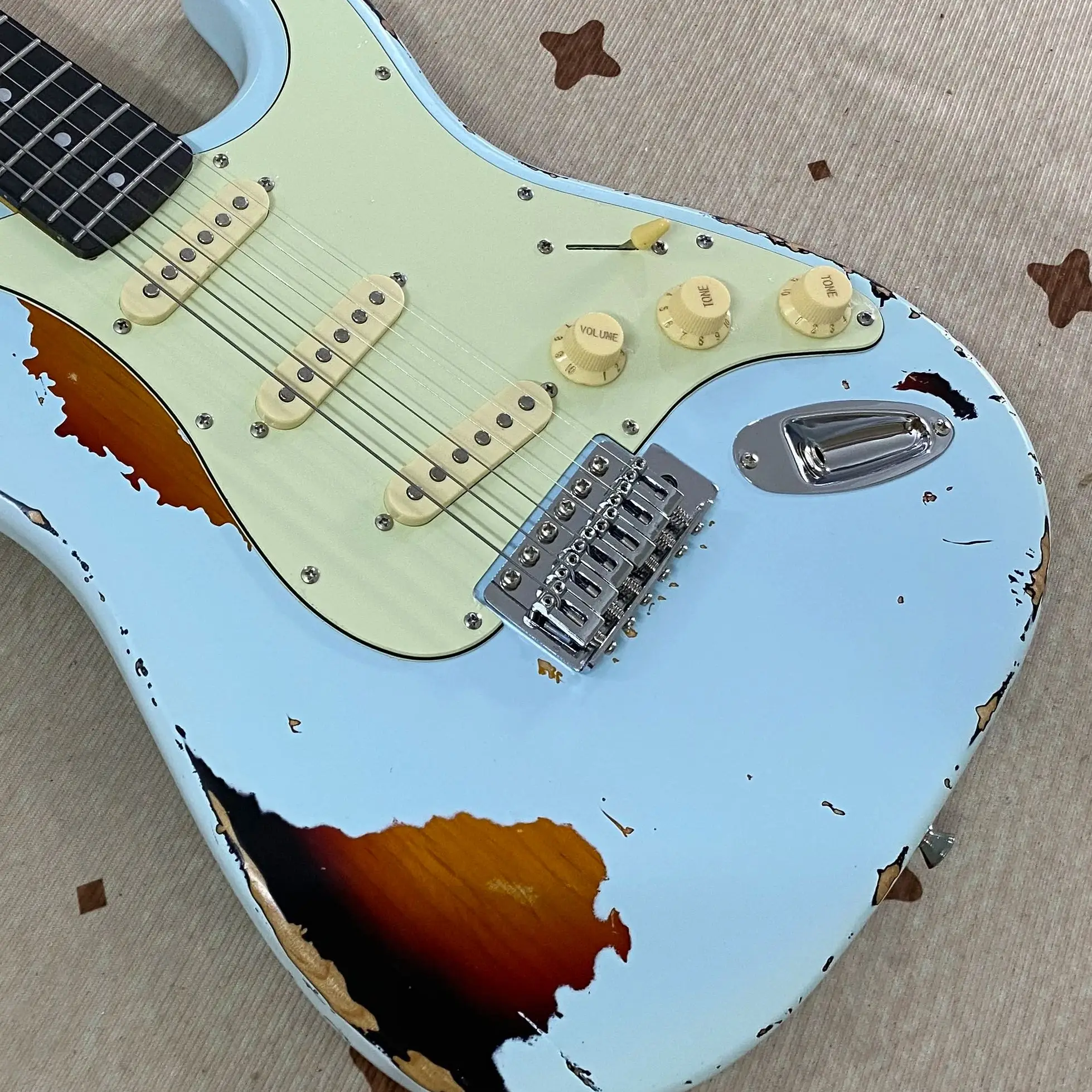 Vicers Fast shipping Relic electric guitar, handmade customization, SSS pickup, maple neck, rosewood fingerboard, ST guitar