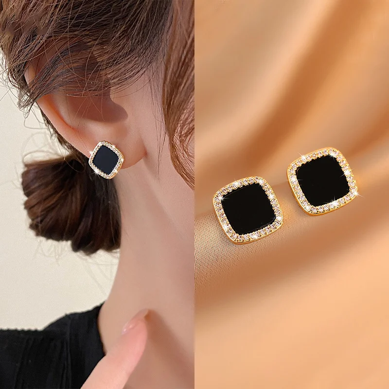 

EVISPOL Zircon Black Resin Square Stud Earrings for Women Elegant Luxury Cartilage Helix Earrings Piercing Jewelry Gifts