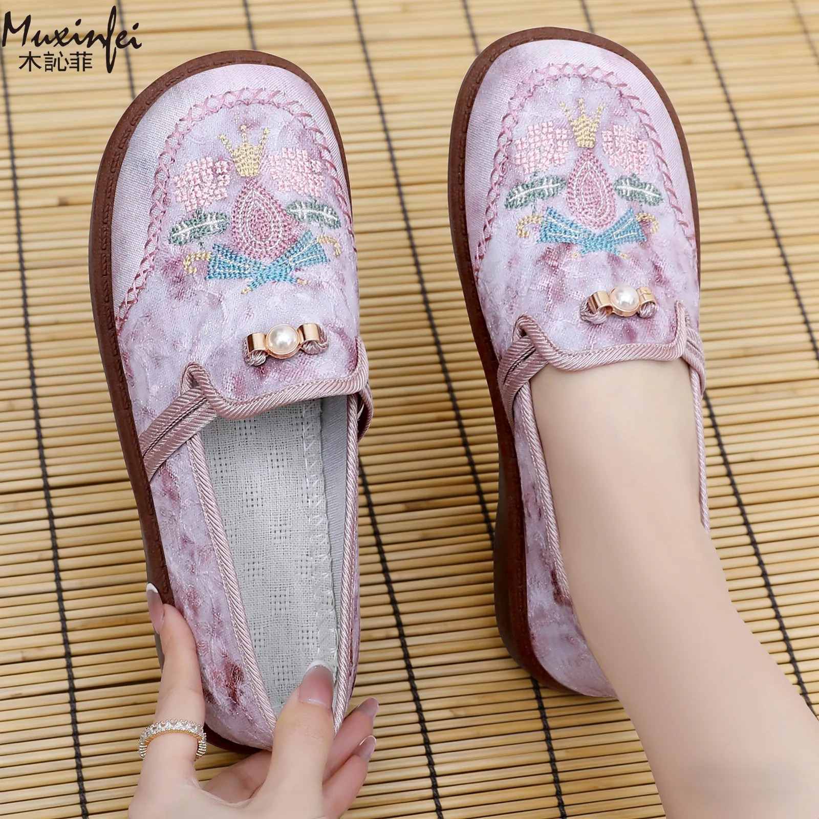 

Women's 2026 Spring New Comfortable Cloth Shoes with Chinese Style Anti Slip Soft Bottom Breathable Casual Shoes