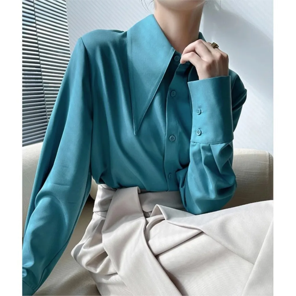 French high-end pointed collar shirt for women with a retro and trendy Hong Kong style modern and flowing shirt unique and niche