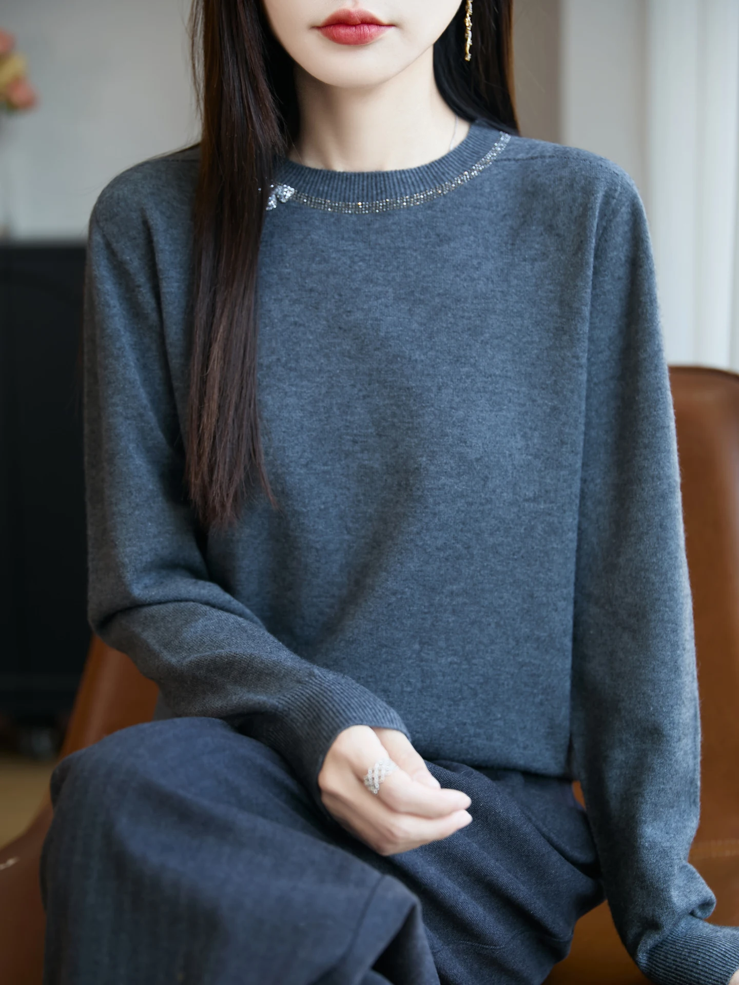 

Женский свитер больших размеров с круглым вырезом, вязаный из смесовой шерсти, свободного кроя, стройнящий, комфортный, мягкий, с длинными рукавами, осенне-зимний