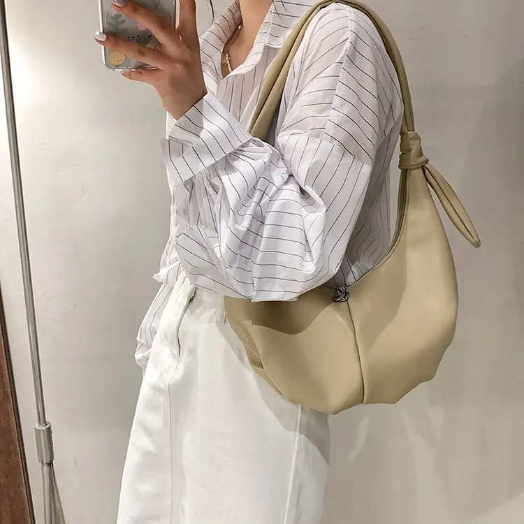 حقيبة منتفخة كلاسيكية كورية فرنسية، حقيبة كتف سحابة من الجلد الناعم للنساء، محفظة كروس أنيقة للخريف والشتاء